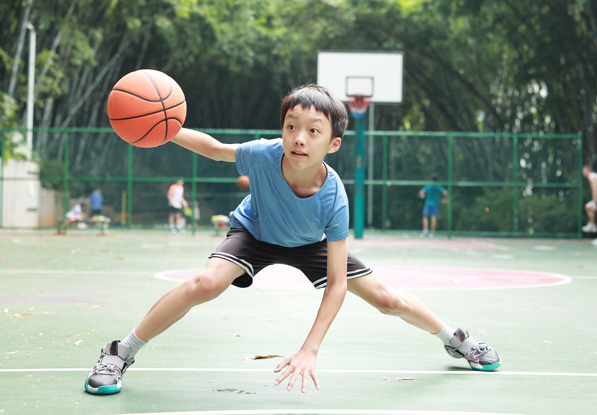 篮球运动中球员们展现出了训练的成果